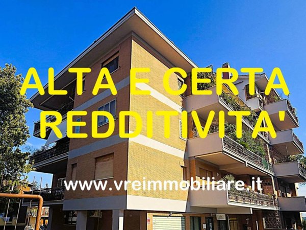 negozio in vendita a Roma in zona Tomba di Nerone