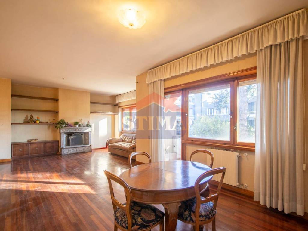 appartamento in vendita a Roma in zona Mostacciano