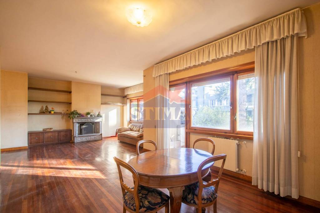 appartamento in vendita a Roma in zona Mostacciano