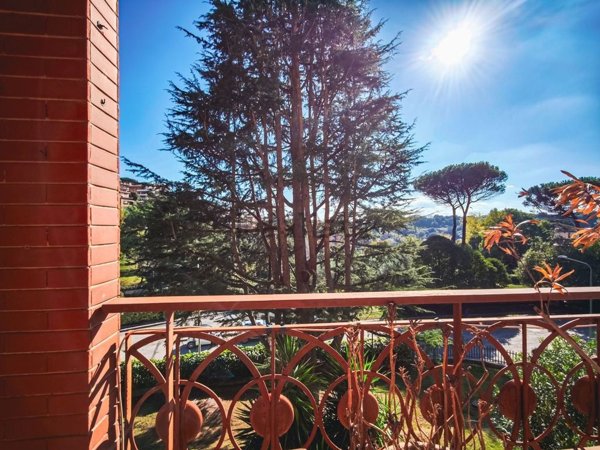 appartamento in vendita a Roma in zona Tomba di Nerone