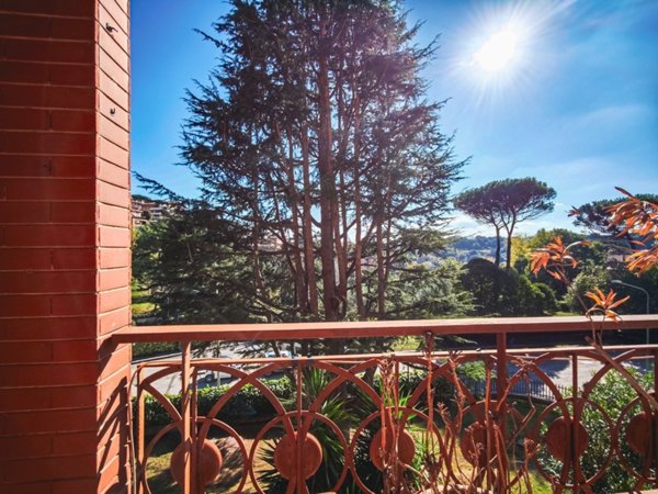 appartamento in vendita a Roma in zona Tomba di Nerone