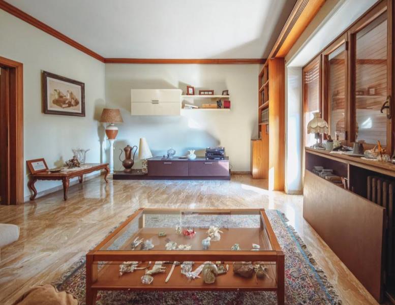 appartamento in vendita a Roma in zona Tomba di Nerone