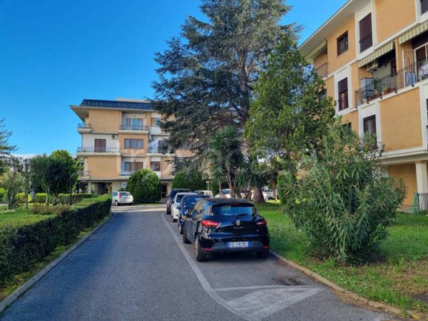 appartamento in vendita a Roma in zona Spinaceto