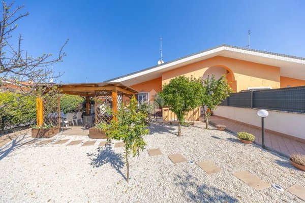 appartamento in vendita a Roma in zona Lunghezza