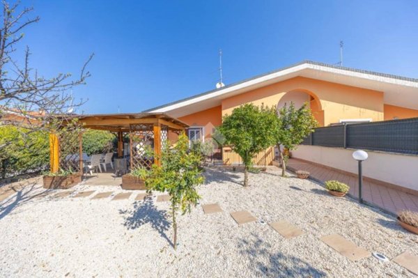 casa indipendente in vendita a Roma in zona Castelverde