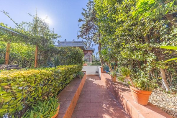 casa indipendente in vendita a Roma