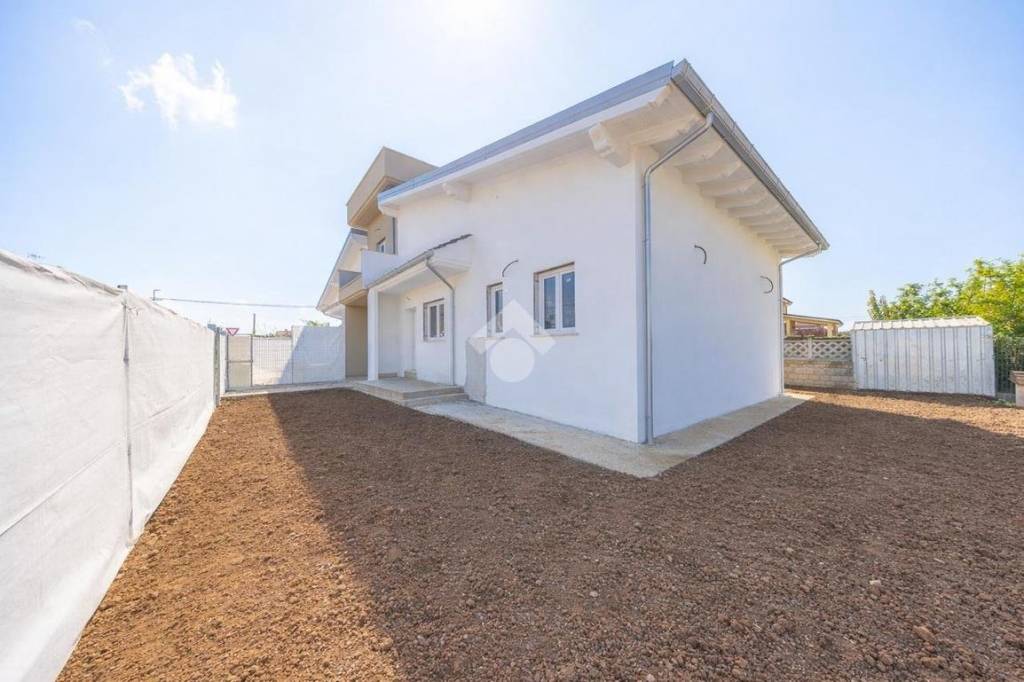 casa indipendente in vendita a Roma in zona Giardini di Corcolle