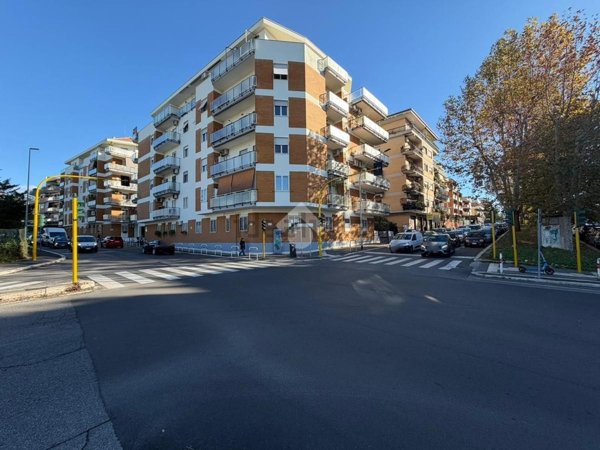 locale commerciale in vendita a Roma in zona Monte Sacro/Talenti