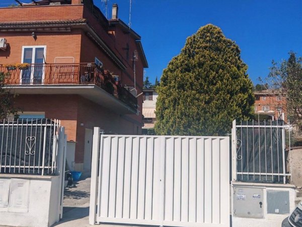 appartamento in vendita a Roma in zona Selva Candida