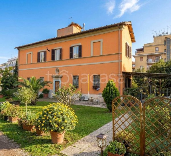 casa indipendente in vendita a Roma in zona Appio Latino