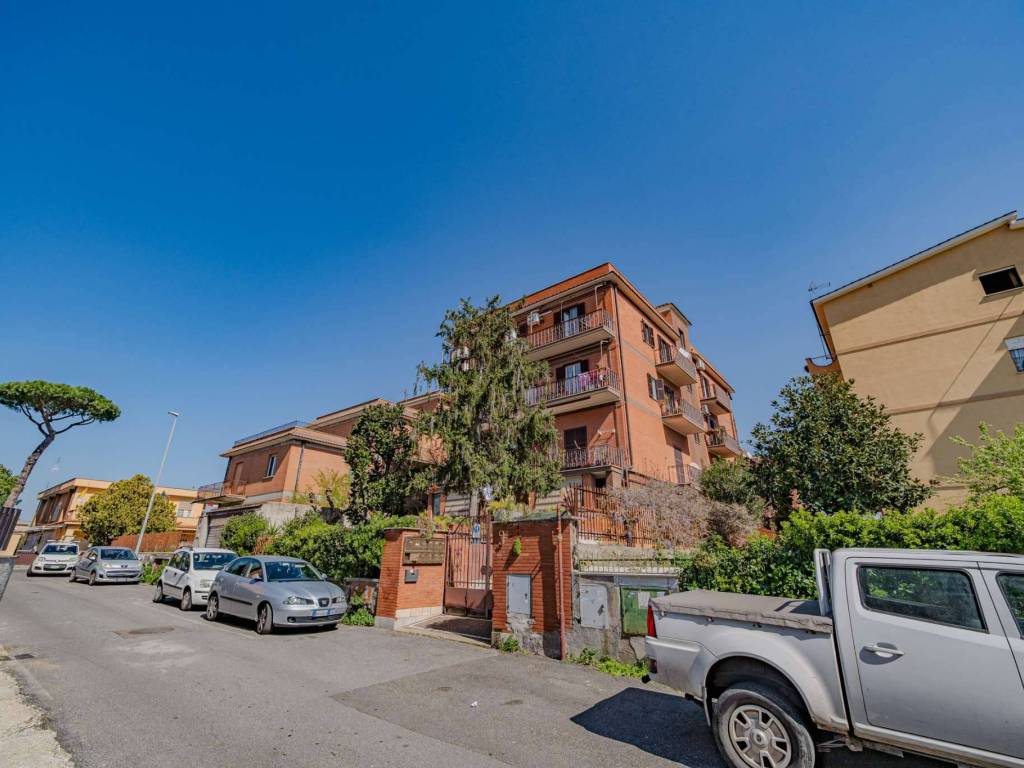 appartamento in vendita a Roma in zona Labaro