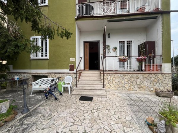 appartamento in vendita a Roma in zona Lunghezza