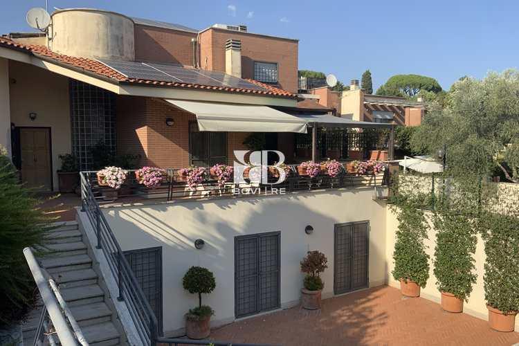 casa indipendente in vendita a Roma in zona Prima Porta