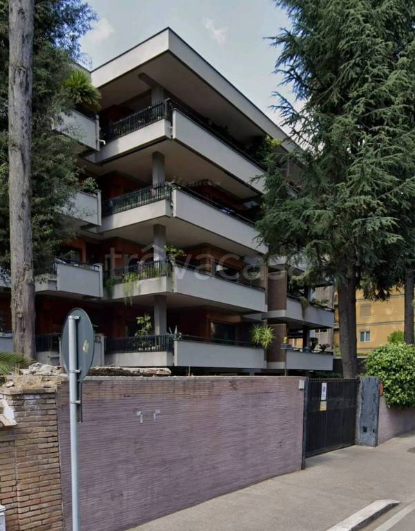 appartamento in vendita a Roma in zona Tor di Quinto