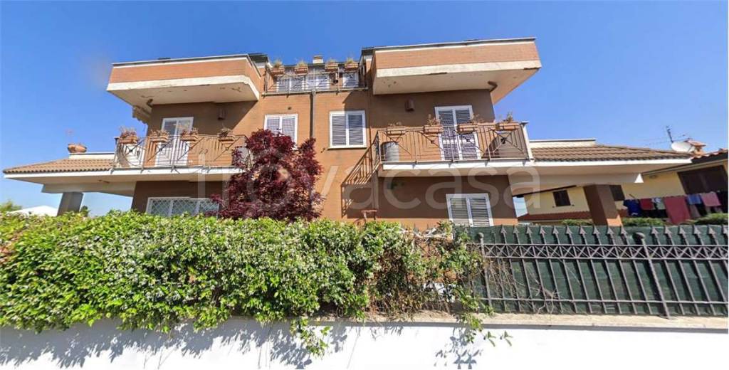 casa indipendente in vendita a Roma in zona Finocchio