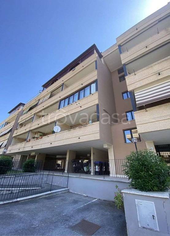 appartamento in vendita a Roma in zona Ponte di Nona