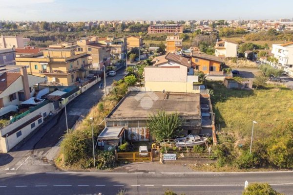locale commerciale in vendita a Roma in zona Castelverde