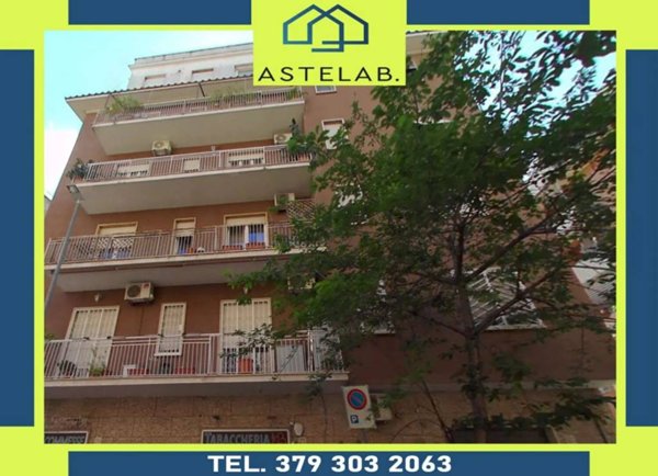 appartamento in vendita a Roma in zona Appio Latino