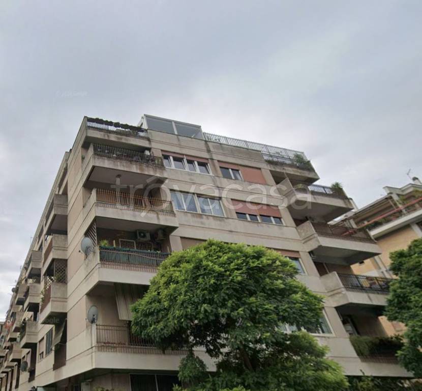 appartamento in vendita a Roma in zona Ostia