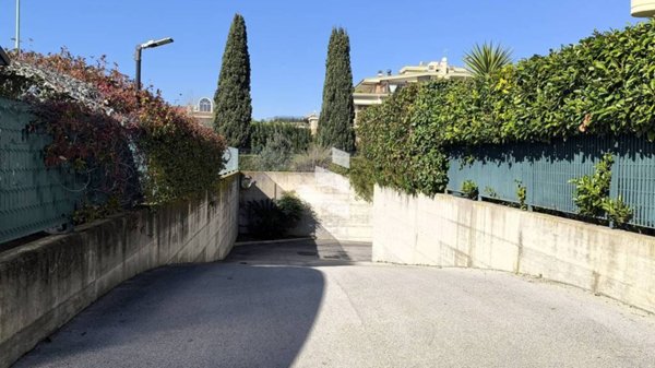 locale commerciale in vendita a Roma in zona Ostiense