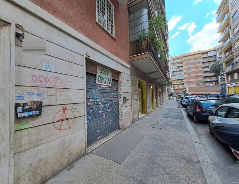 negozio in vendita a Roma in zona Collatino
