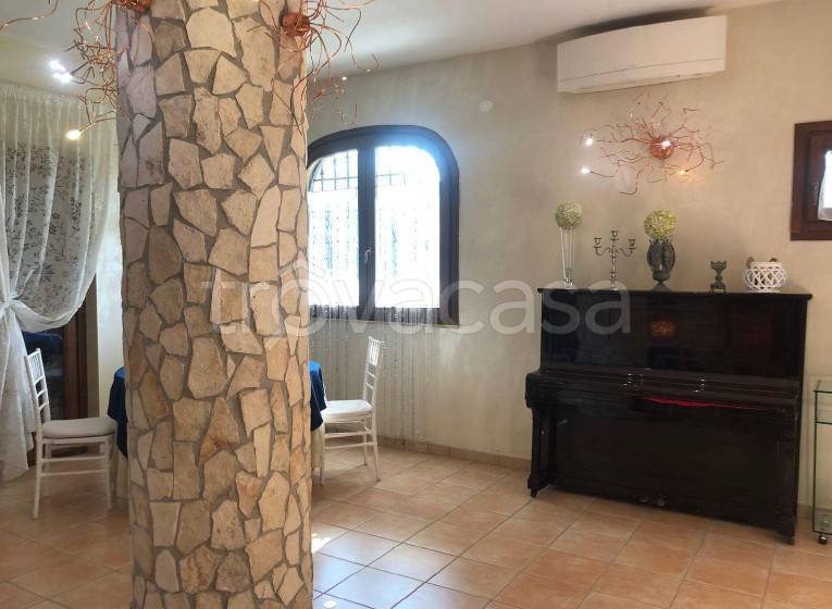 casa indipendente in vendita a Roma in zona Finocchio