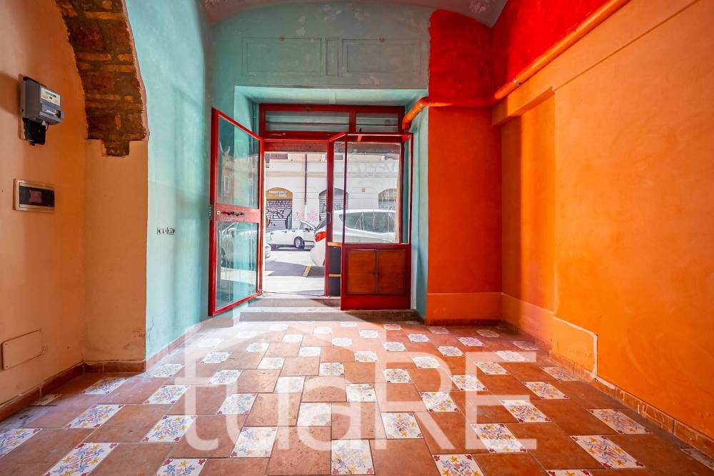negozio in vendita a Roma in zona Ponte Mammolo