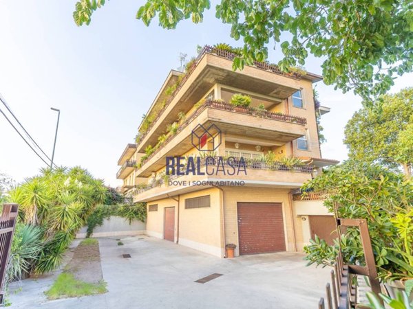 appartamento in vendita a Roma in zona Colle Prenestino