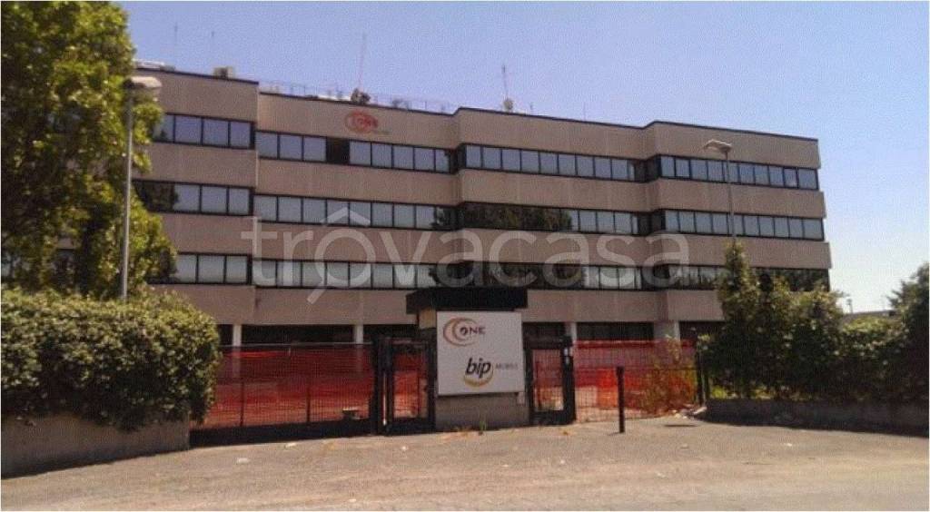 ufficio in vendita a Roma in zona Settecamini