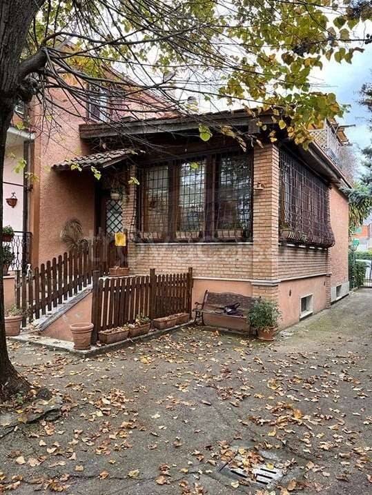 appartamento in vendita a Roma in zona Casal Morena