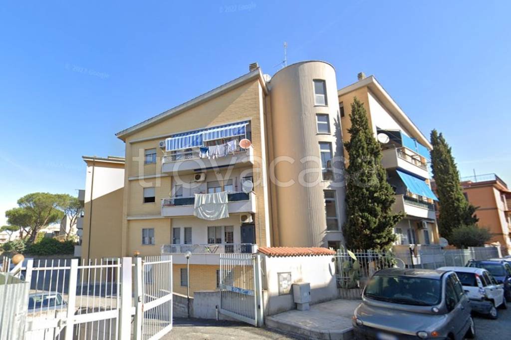 appartamento in vendita a Roma in zona Torre Angela