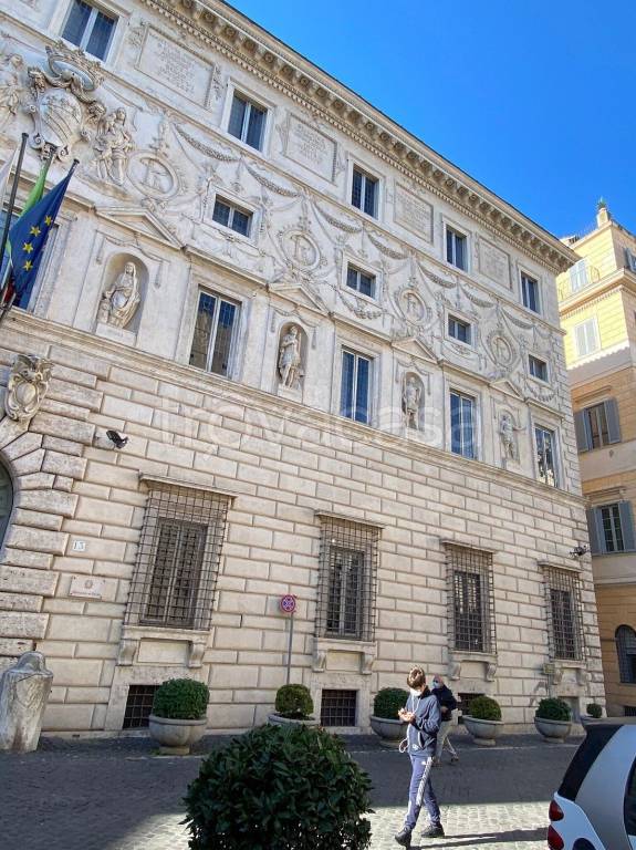 appartamento in vendita a Roma in zona Rione Regola