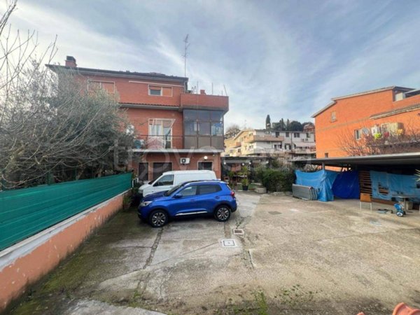 appartamento in vendita a Roma in zona Selva Candida