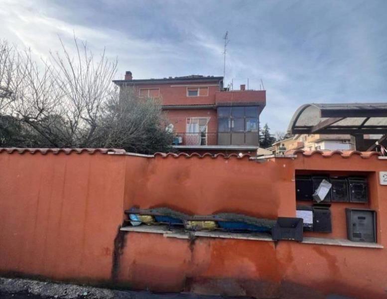 appartamento in vendita a Roma in zona Selva Candida