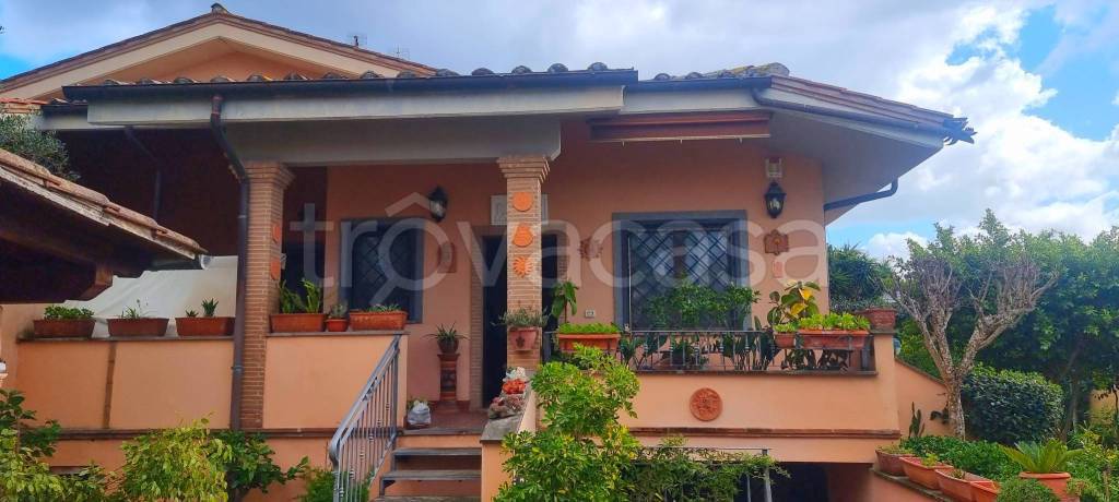 casa indipendente in vendita a Roma in zona Infernetto