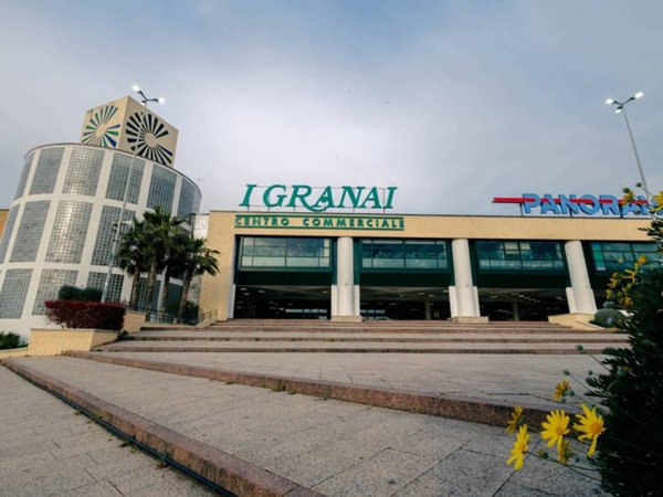 negozio in vendita a Roma in zona Ardeatino