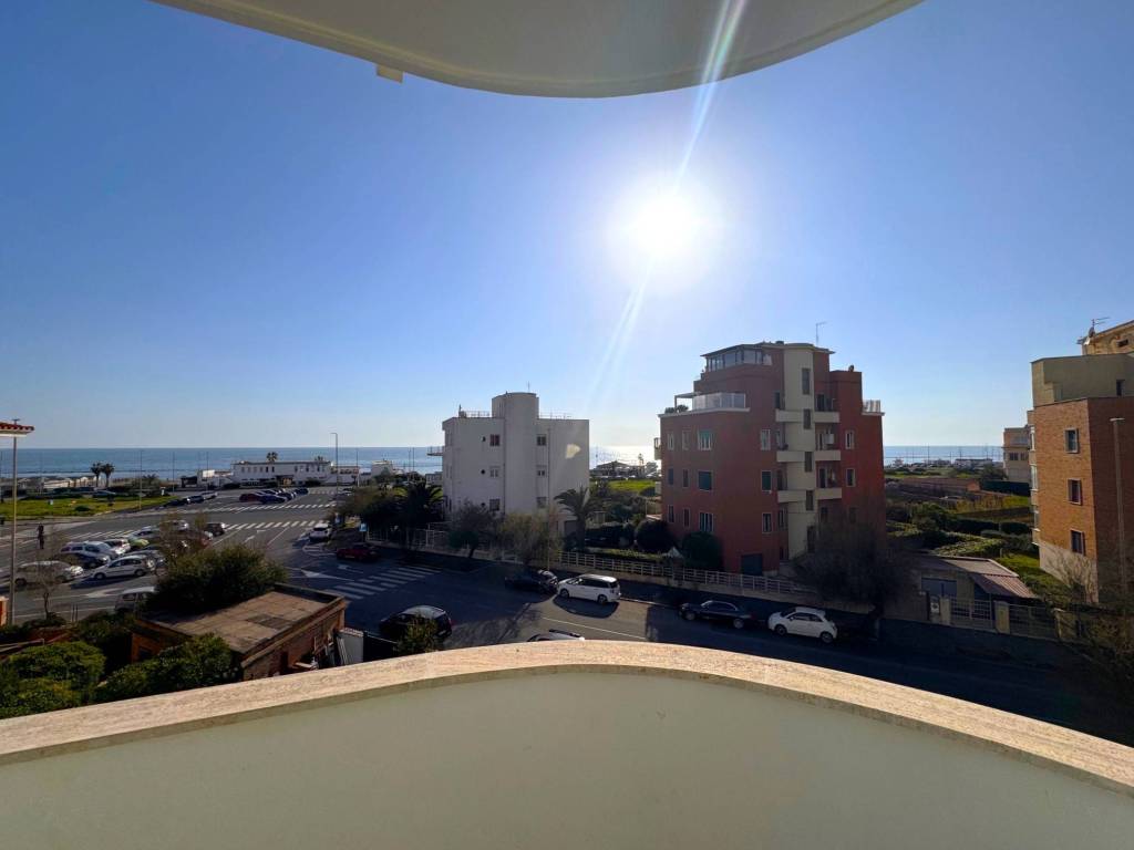 appartamento in vendita a Roma in zona Ostia