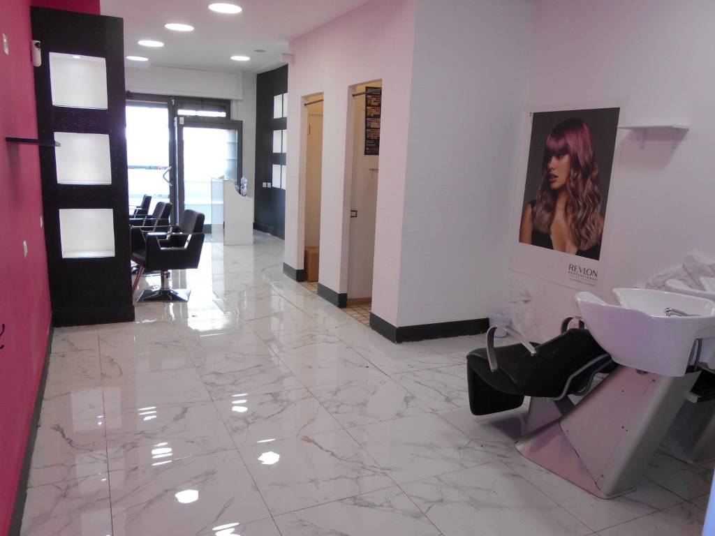 negozio in vendita a Roma in zona Don Bosco