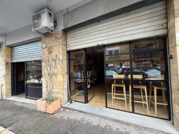 negozio in vendita a Roma in zona Tor di Quinto