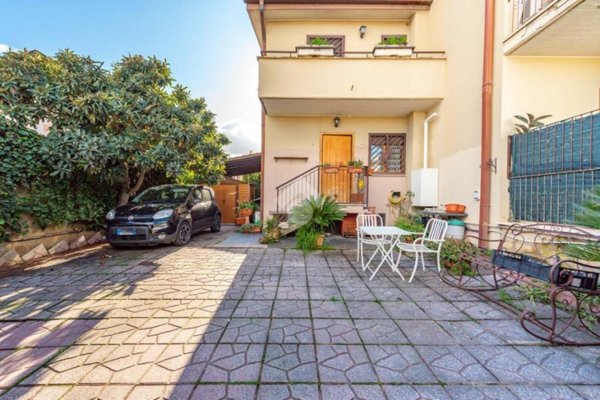 casa indipendente in vendita a Roma in zona Casal Morena