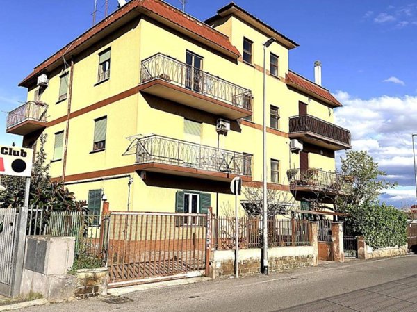 appartamento in vendita a Roma in zona Torre Angela