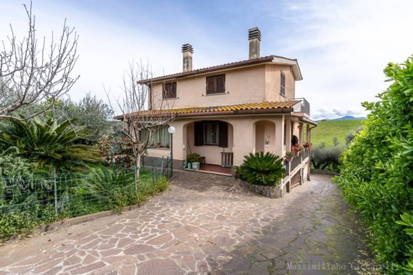 casa indipendente in vendita a Roma in zona Spregamore