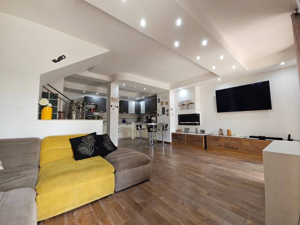 casa indipendente in vendita a Roma in zona Settecamini