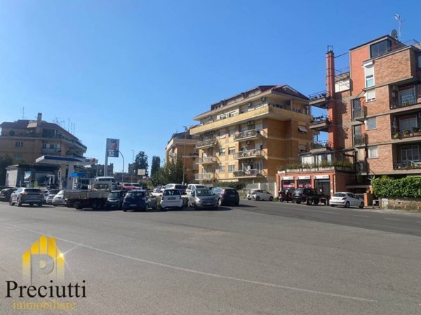 appartamento in vendita a Roma in zona Tuscolano