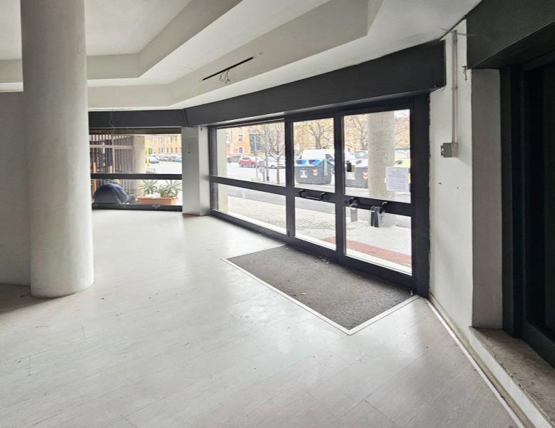 locale commerciale in vendita a Roma in zona Portuense