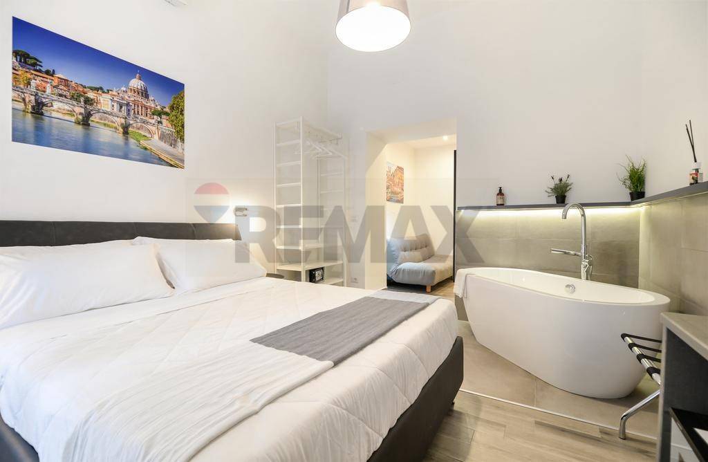 negozio in vendita a Roma in zona Rione Prati