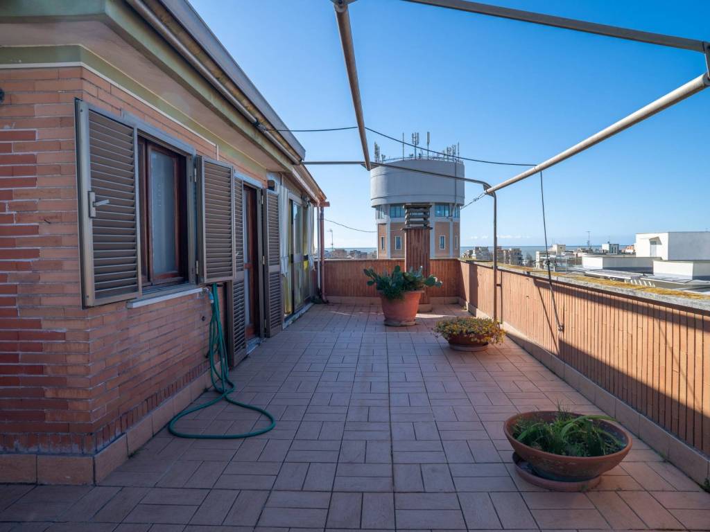 appartamento in vendita a Roma in zona Ostia