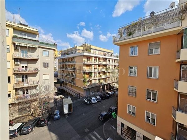 appartamento in vendita a Roma in zona Appio Latino