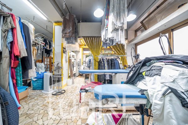 negozio in vendita a Roma in zona Portuense