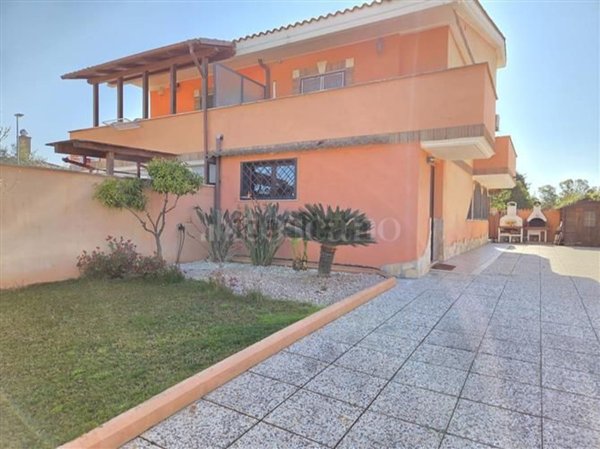 casa indipendente in vendita a Roma in zona Ostiense